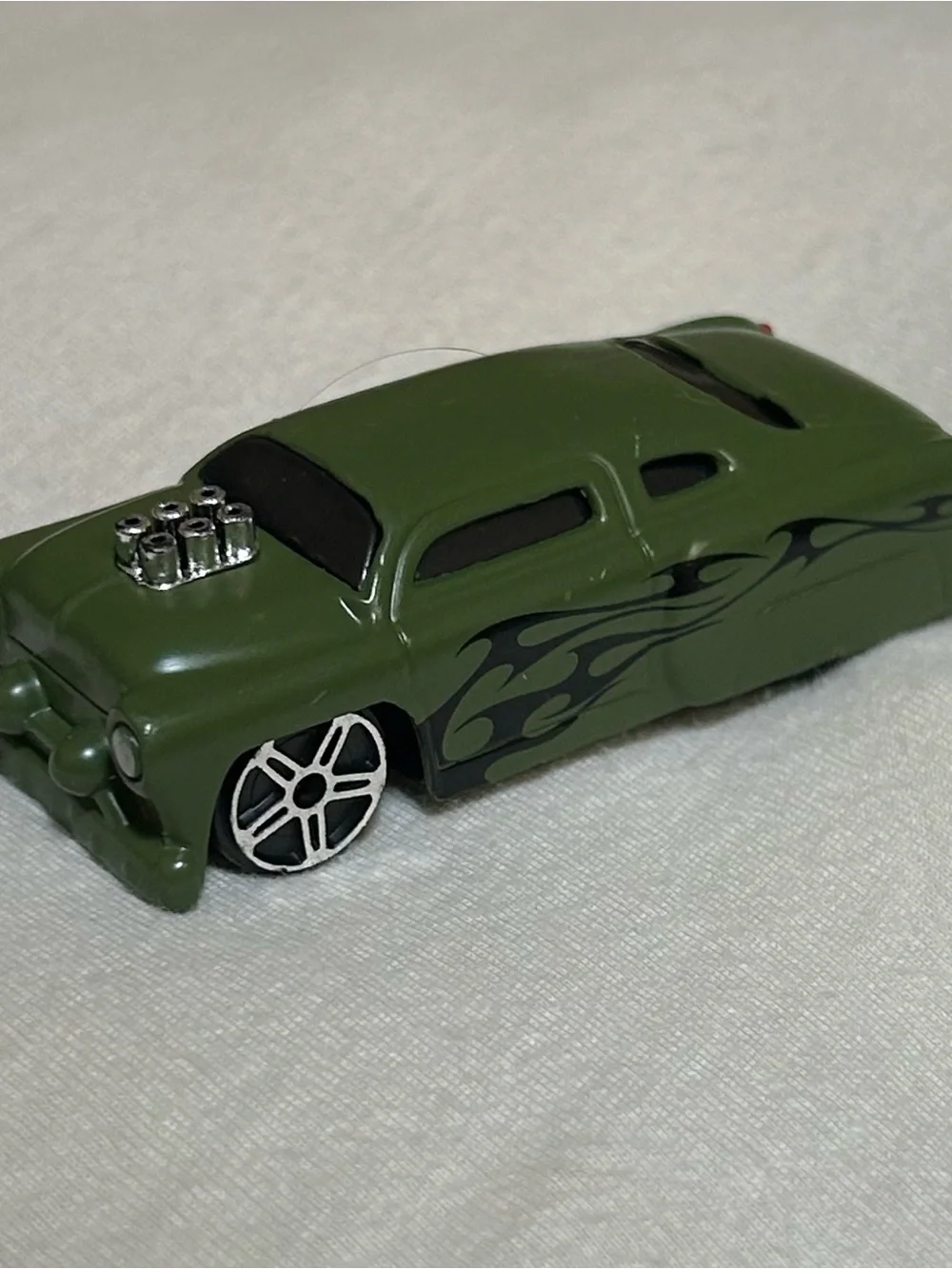 Maisto Leadfoot Olive Green Black Flames Chopped Custom Hot Rod 1/64 Scale